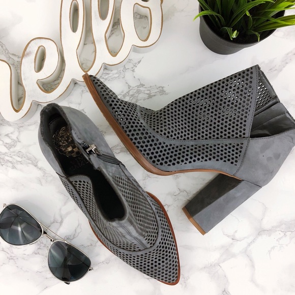 vince camuto levesna